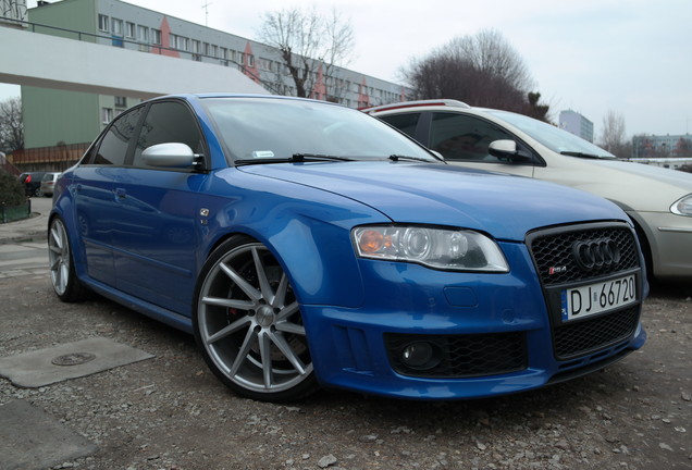 Audi RS4 Sedan