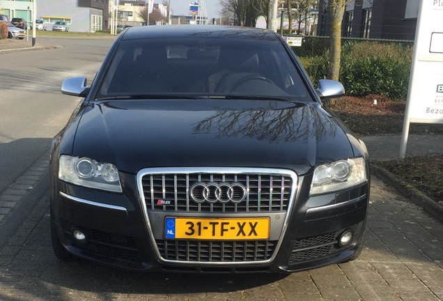 Audi S8 D3