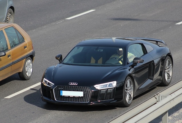 Audi R8 V10 Plus 2015