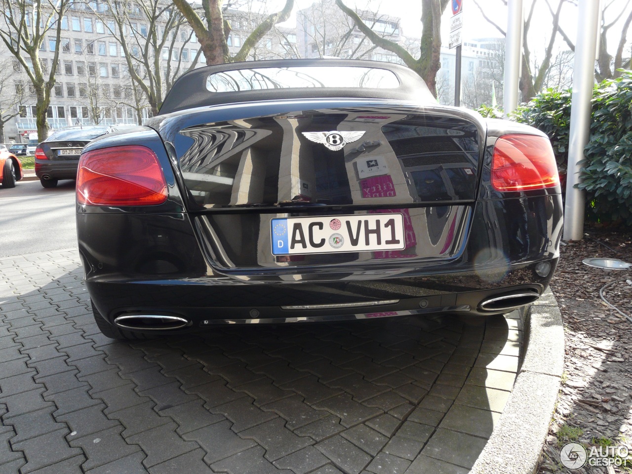 Bentley Continental GTC 2012