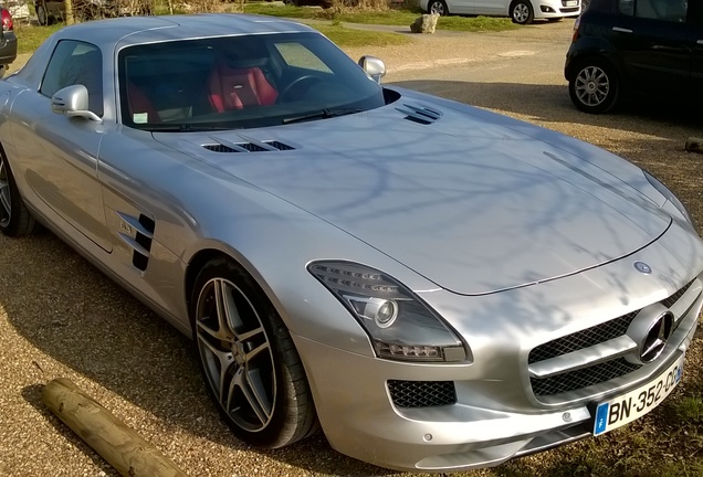 Mercedes-Benz SLS AMG