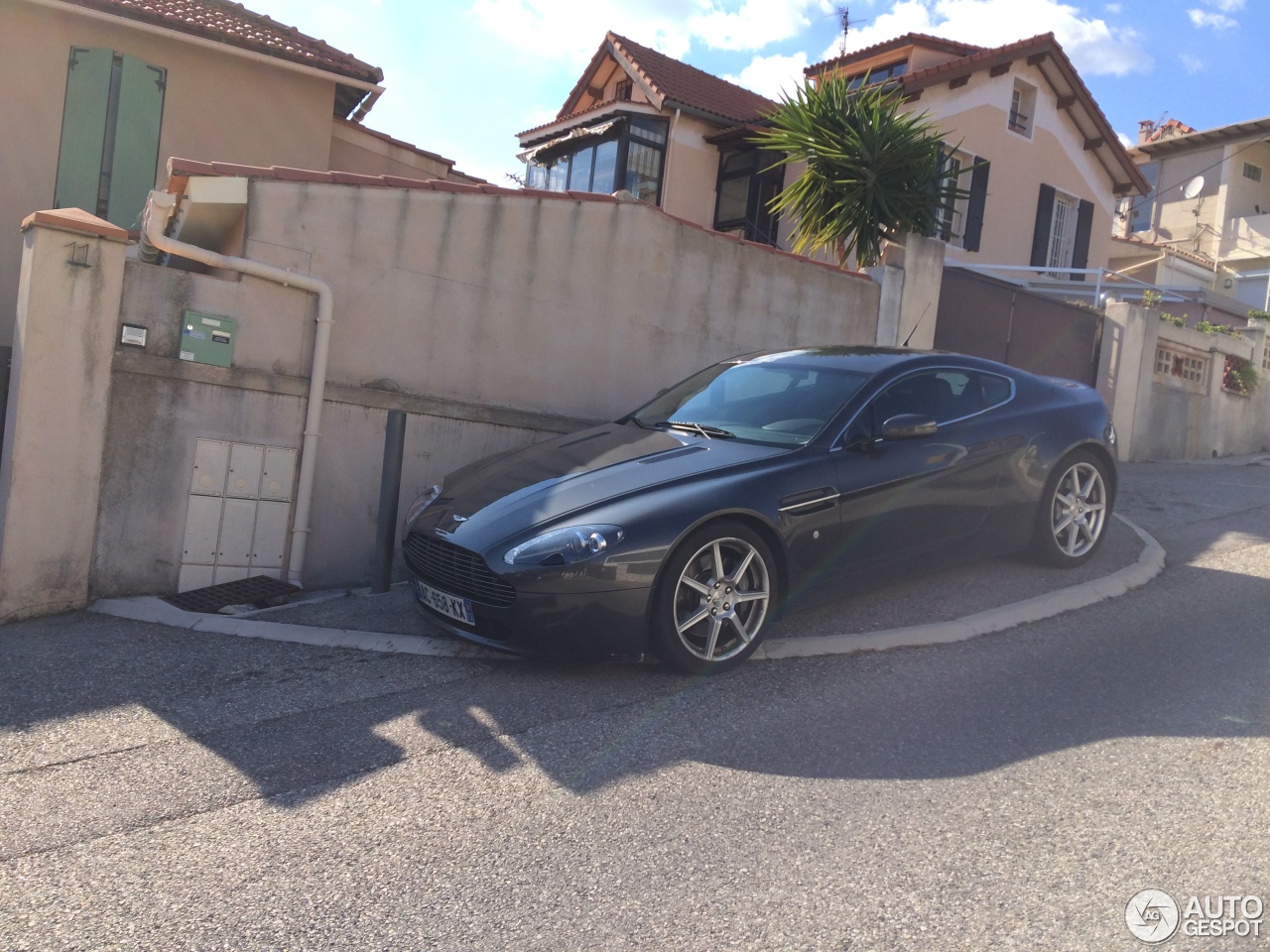 Aston Martin V8 Vantage