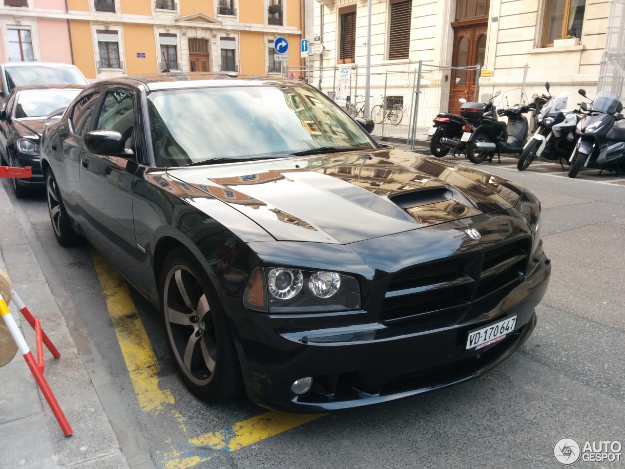 Dodge Charger SRT-8