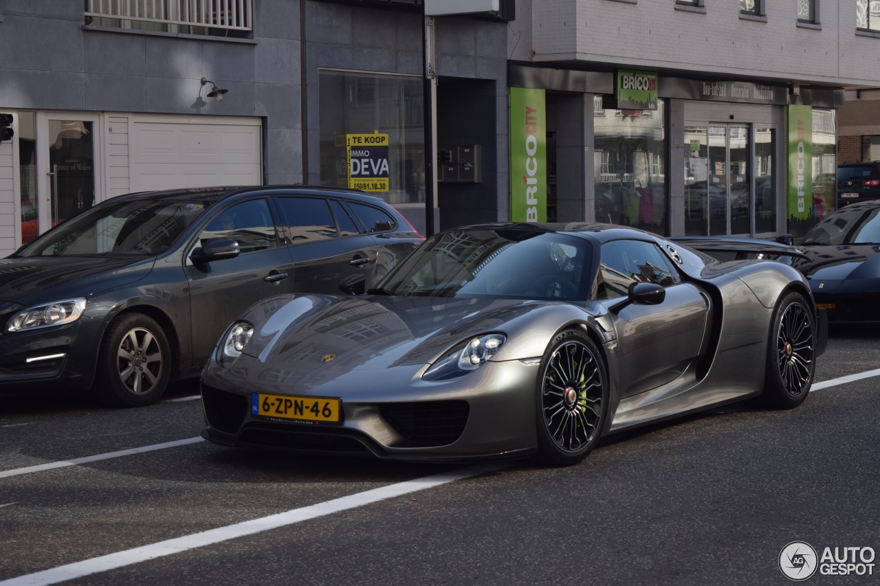 Porsche 918 Spyder Weissach Package