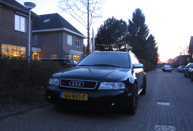 Audi RS4 Avant B5