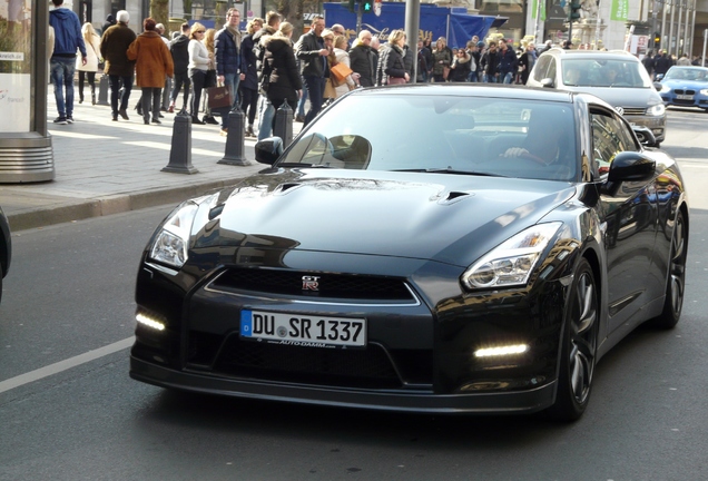 Nissan GT-R 2015