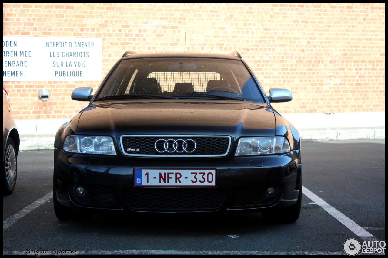 Audi RS4 Avant B5