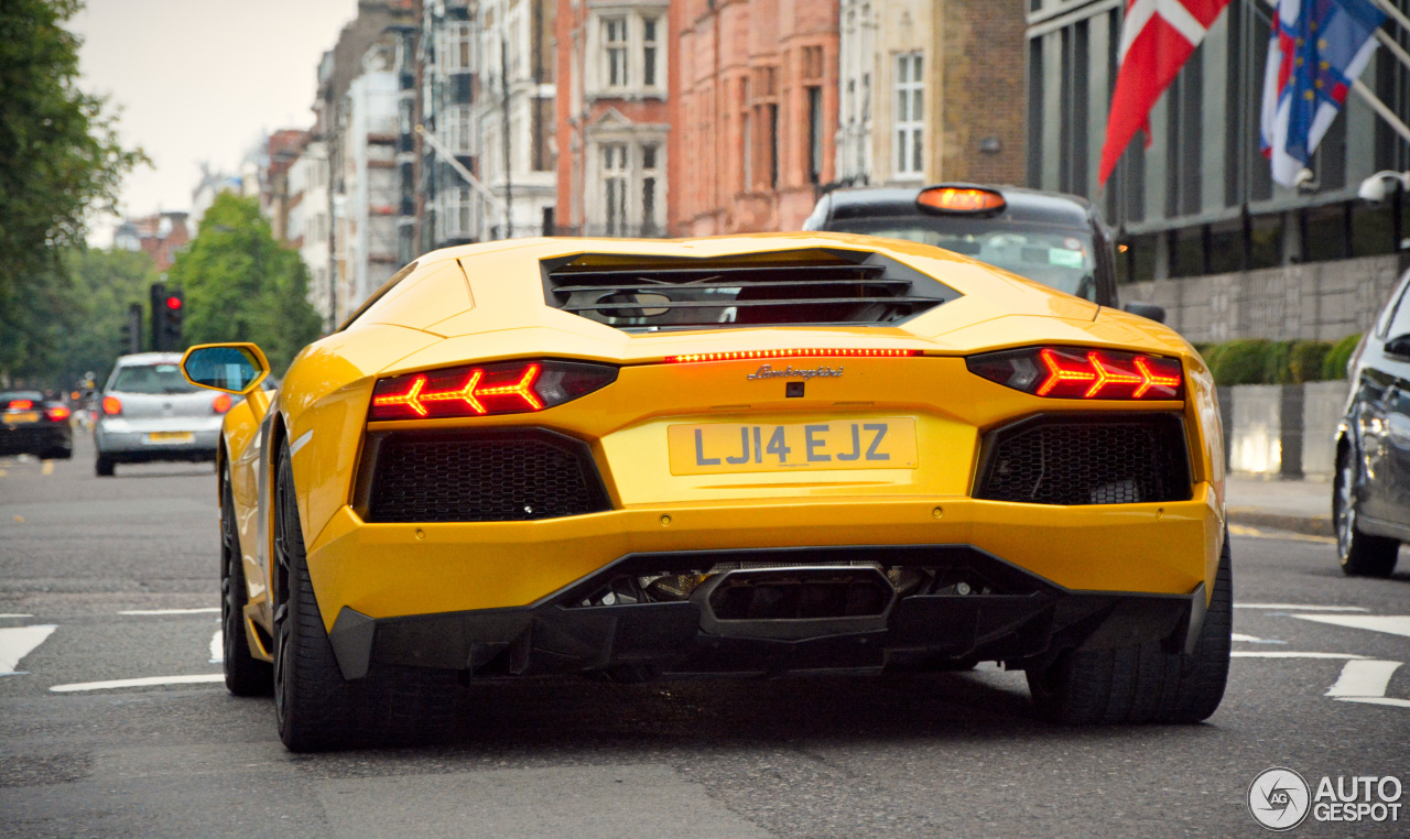 Lamborghini Aventador LP700-4