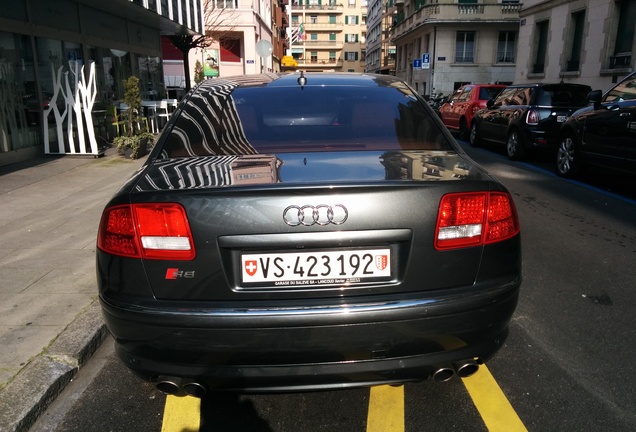 Audi S8 D3