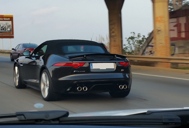 Jaguar F-TYPE S V8 Convertible