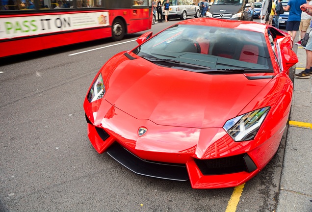 Lamborghini Aventador LP700-4