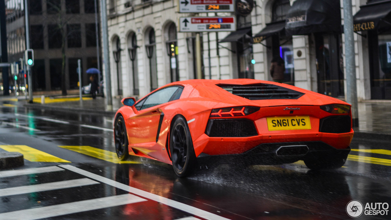 Lamborghini Aventador LP700-4