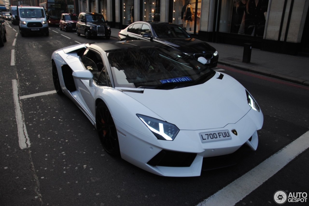 Lamborghini Aventador LP700-4 Roadster