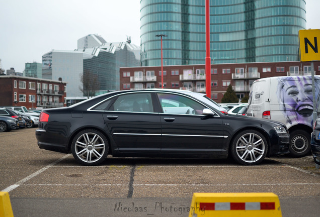 Audi S8 D3