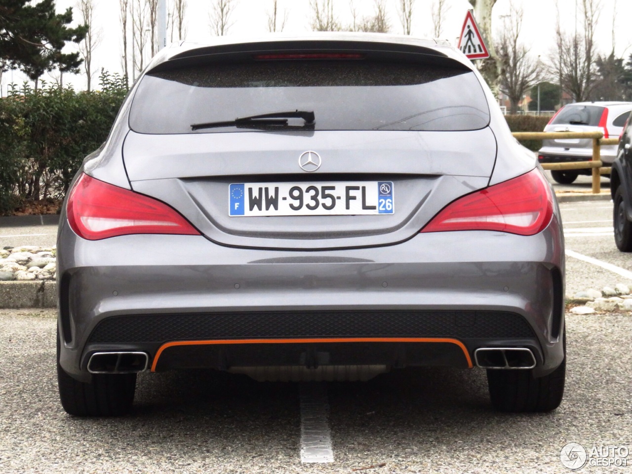 Mercedes-Benz CLA 45 AMG Shooting Brake OrangeArt Edition