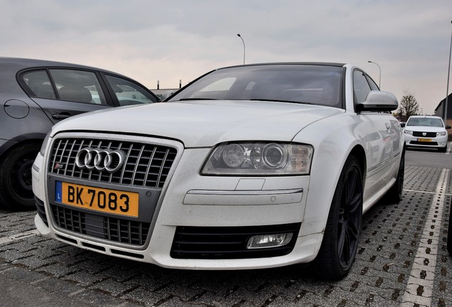 Audi S8 D3