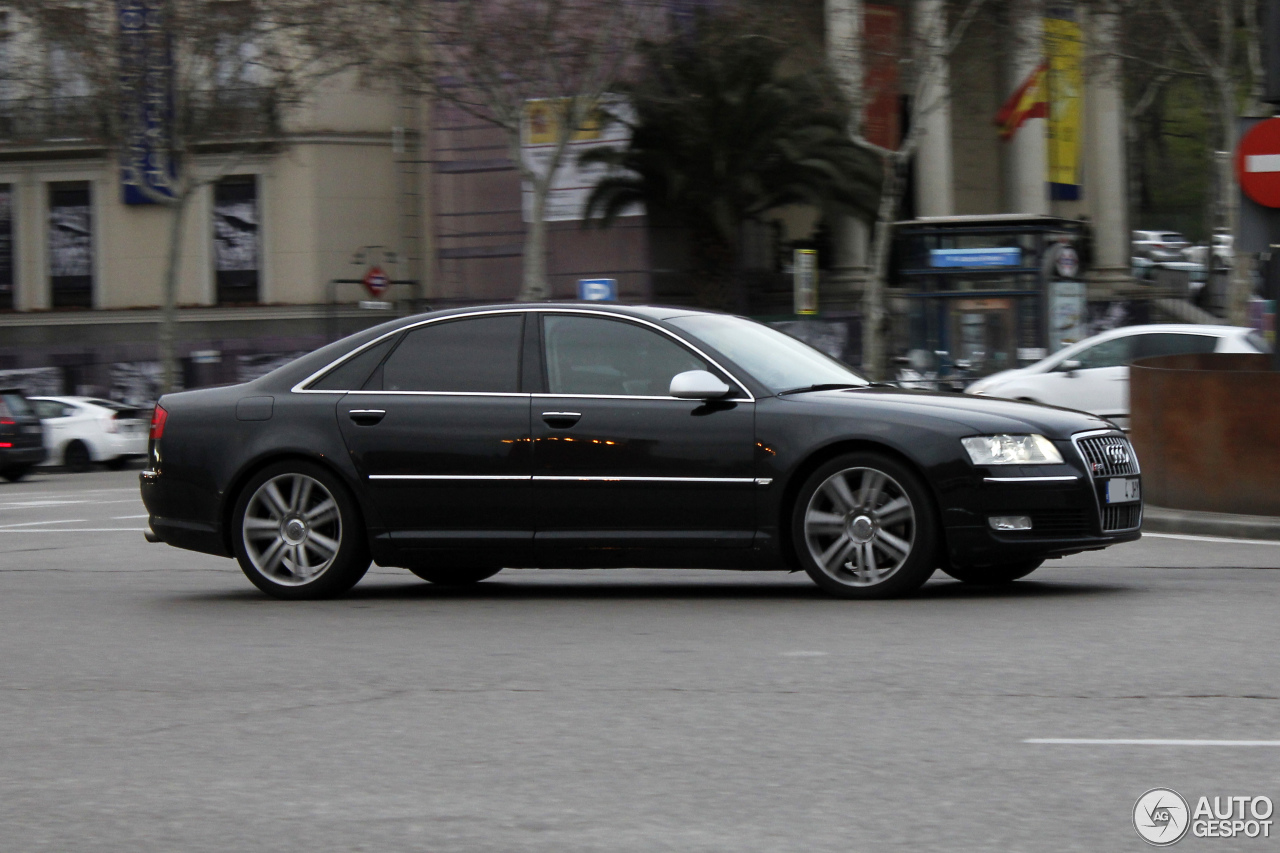 Audi S8 D3