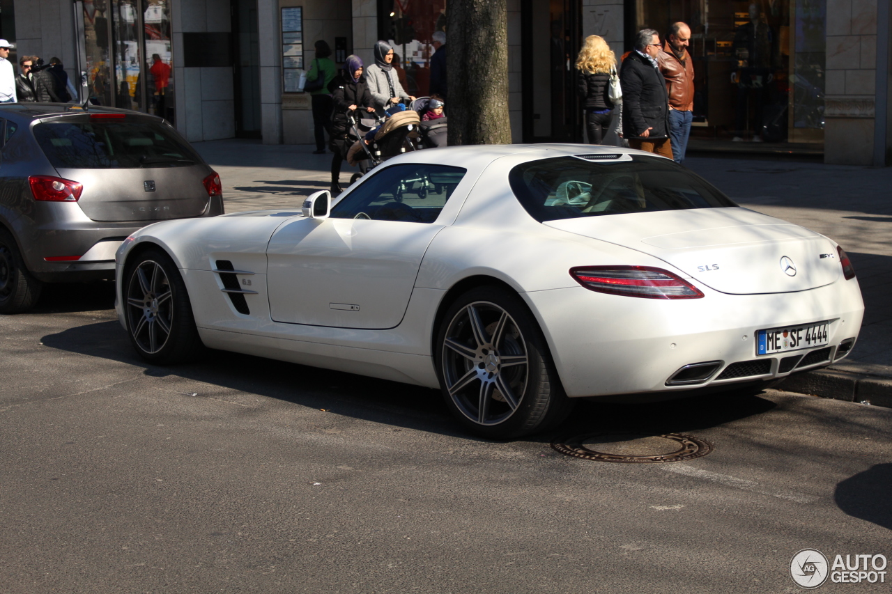 Mercedes-Benz SLS AMG