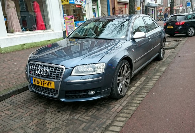 Audi S8 D3