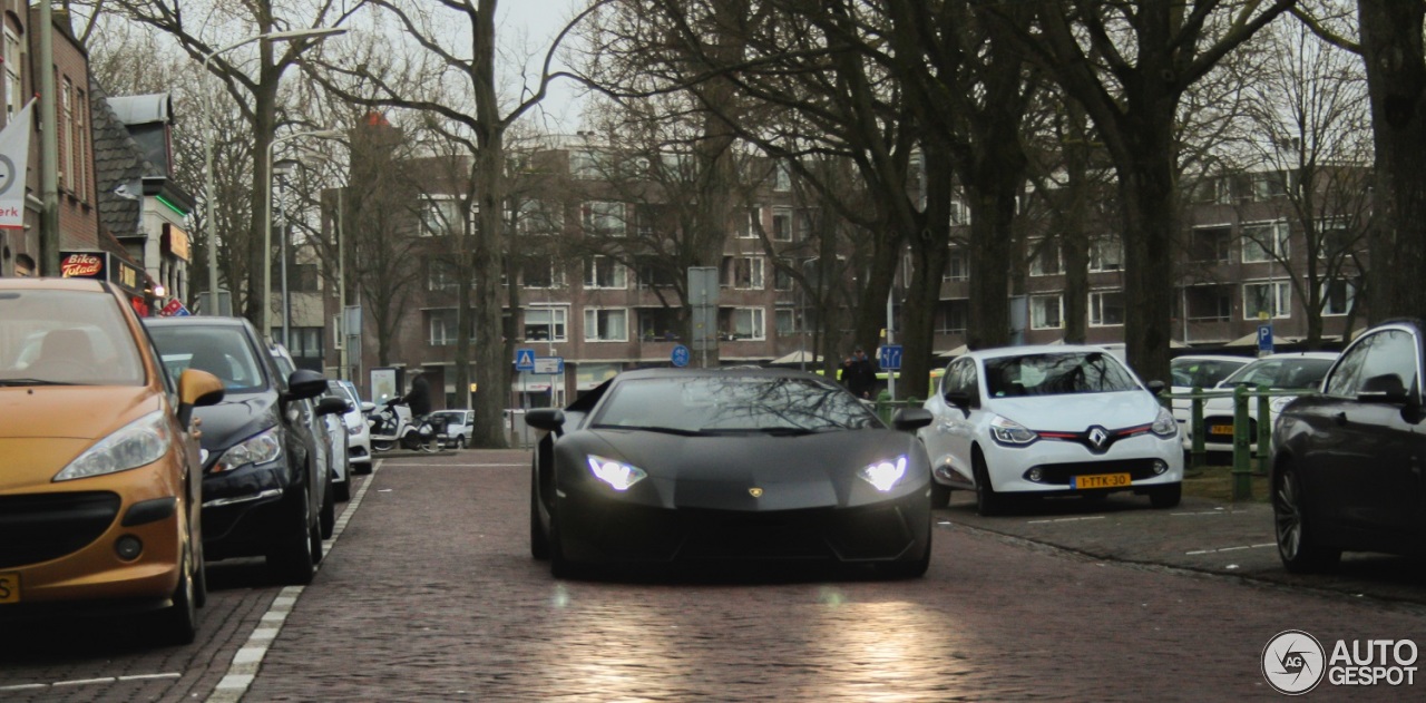 Lamborghini Aventador LP700-4