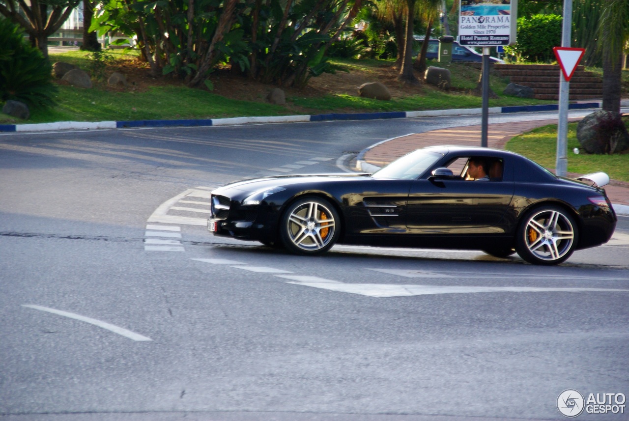 Mercedes-Benz SLS AMG