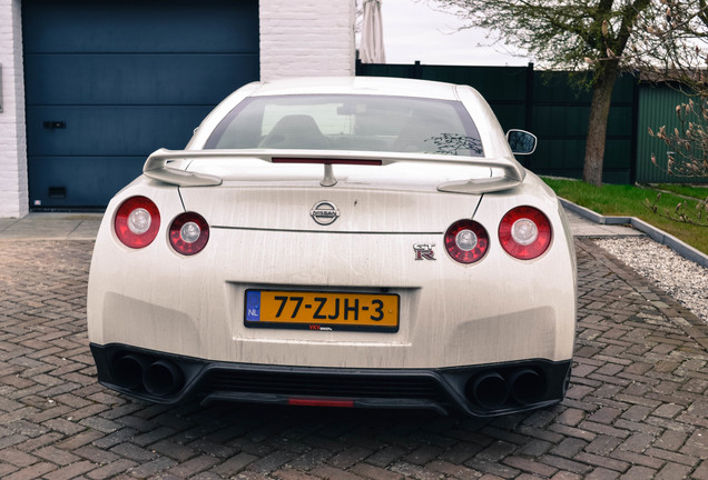 Nissan GT-R 2012