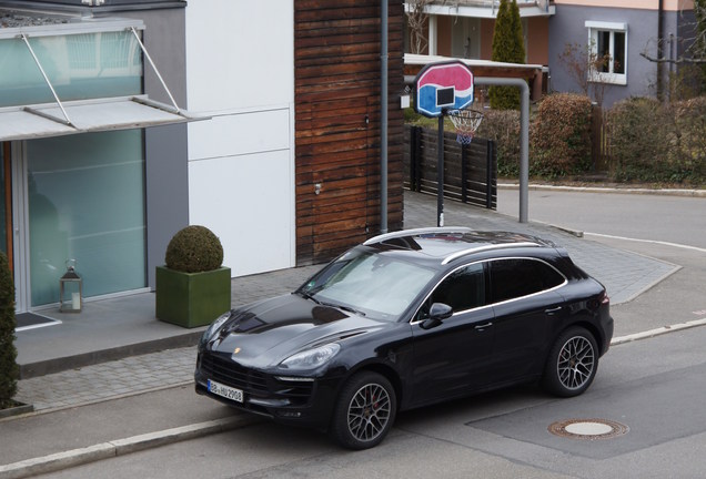 Porsche 95B Macan Turbo