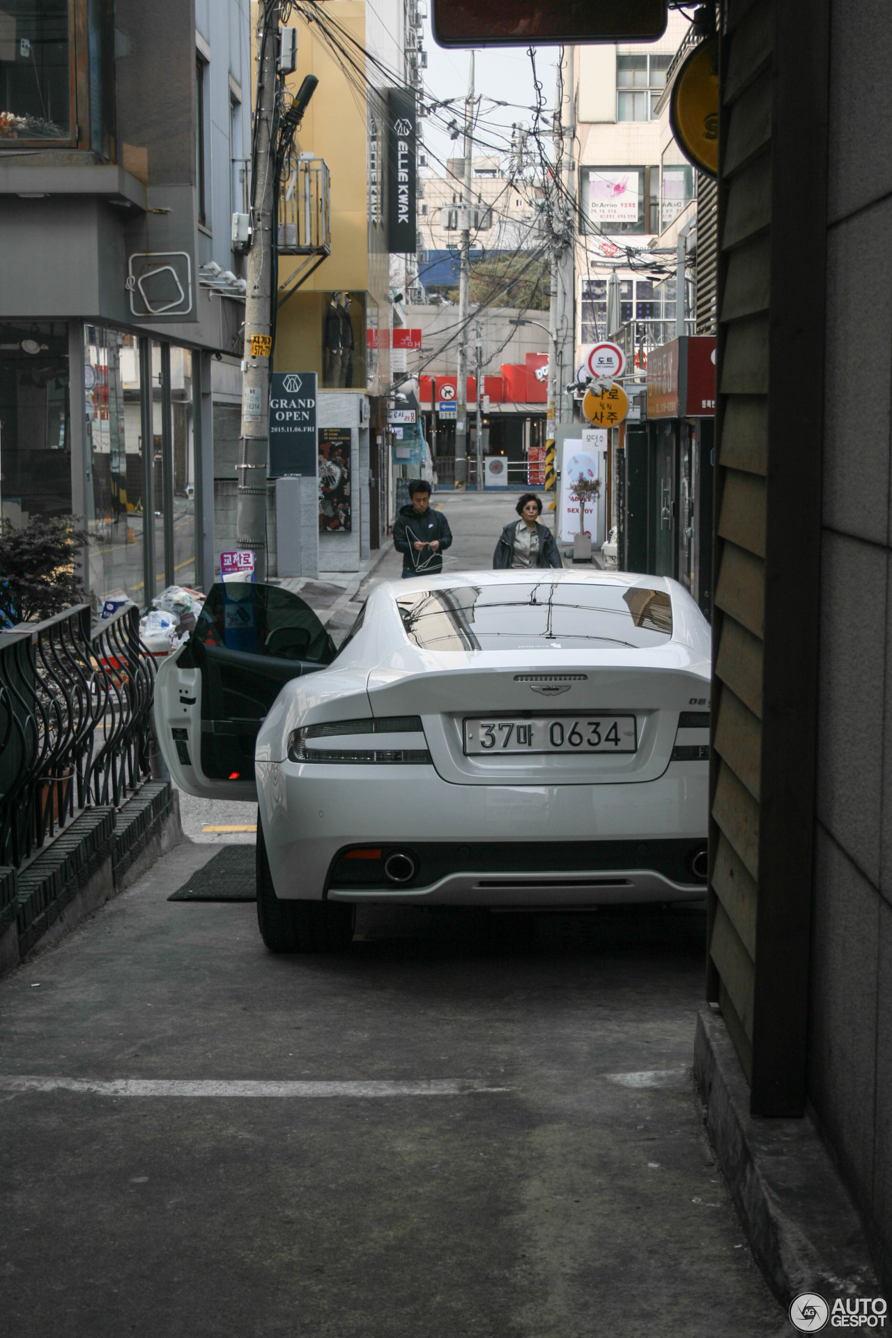 Aston Martin DB9