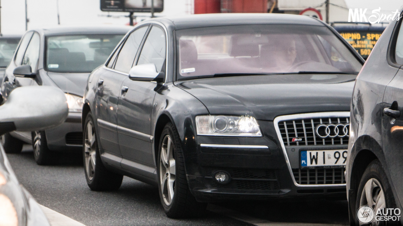 Audi S8 D3