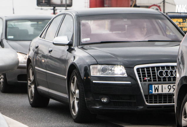 Audi S8 D3