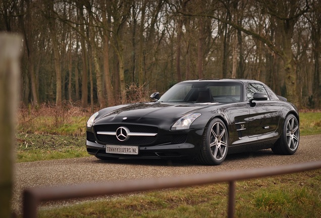 Mercedes-Benz SLS AMG