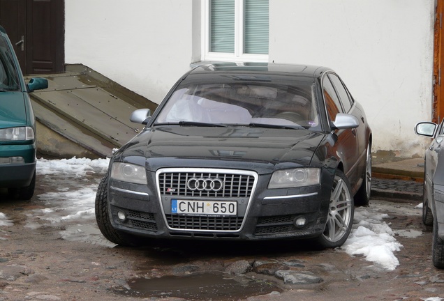 Audi S8 D3