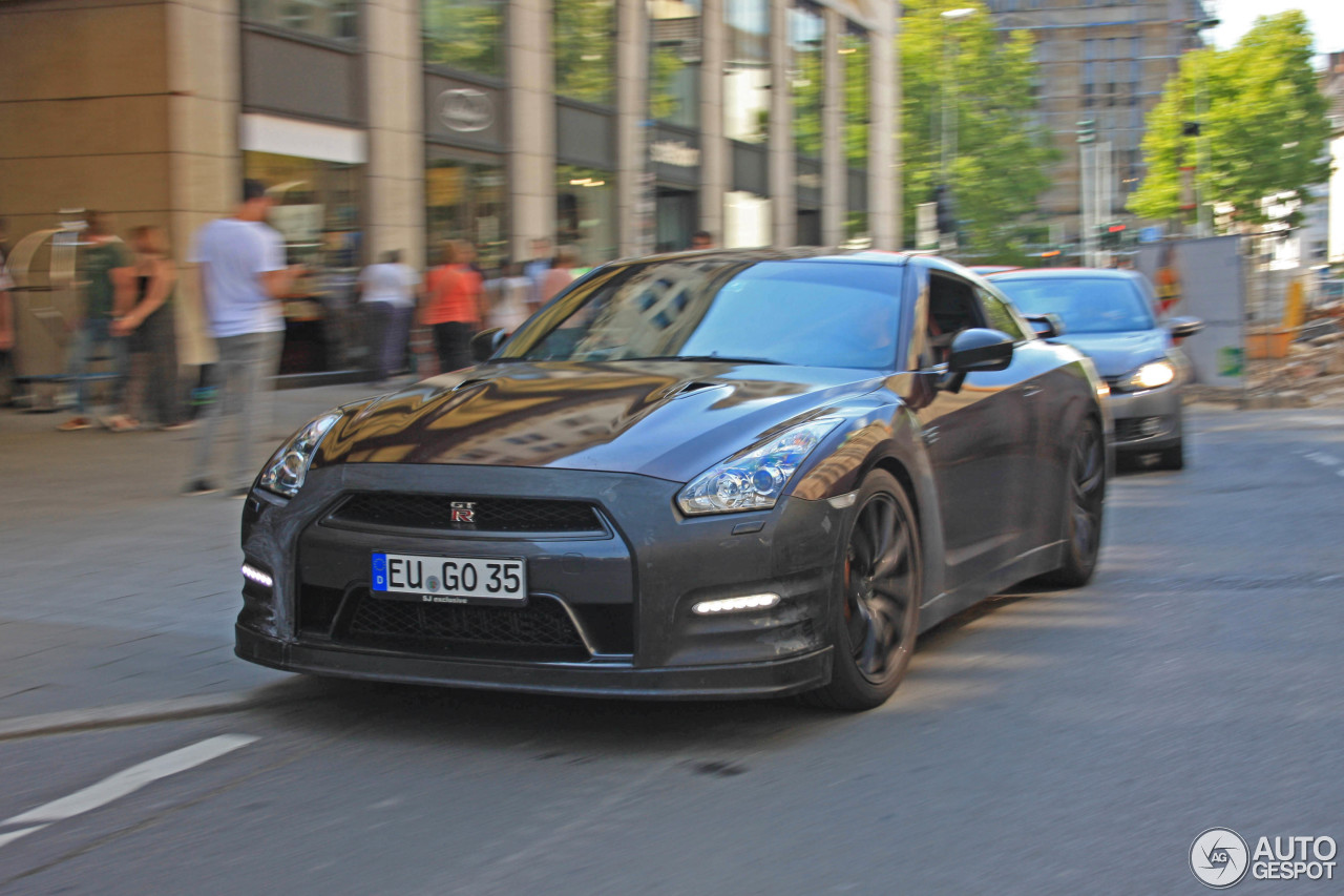 Nissan GT-R 2011