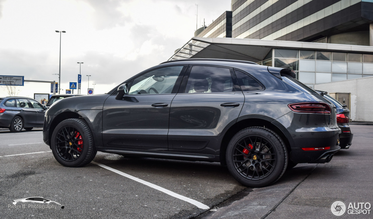 Porsche 95B Macan GTS