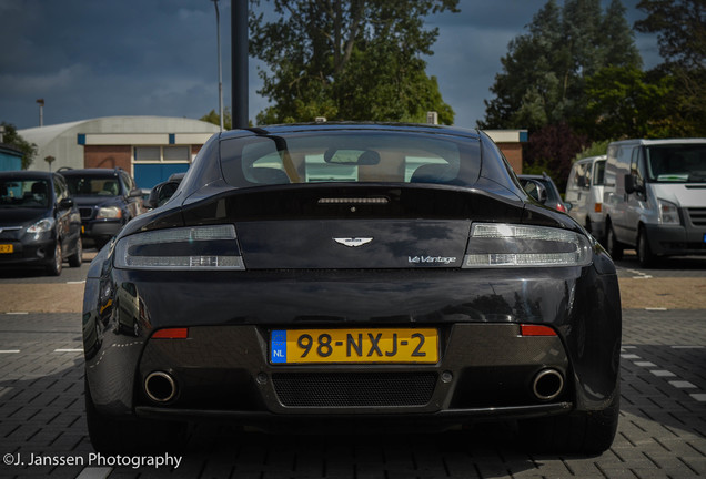 Aston Martin V12 Vantage Carbon Black Edition