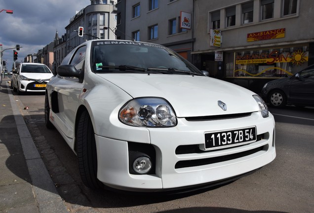 Renault Clio V6