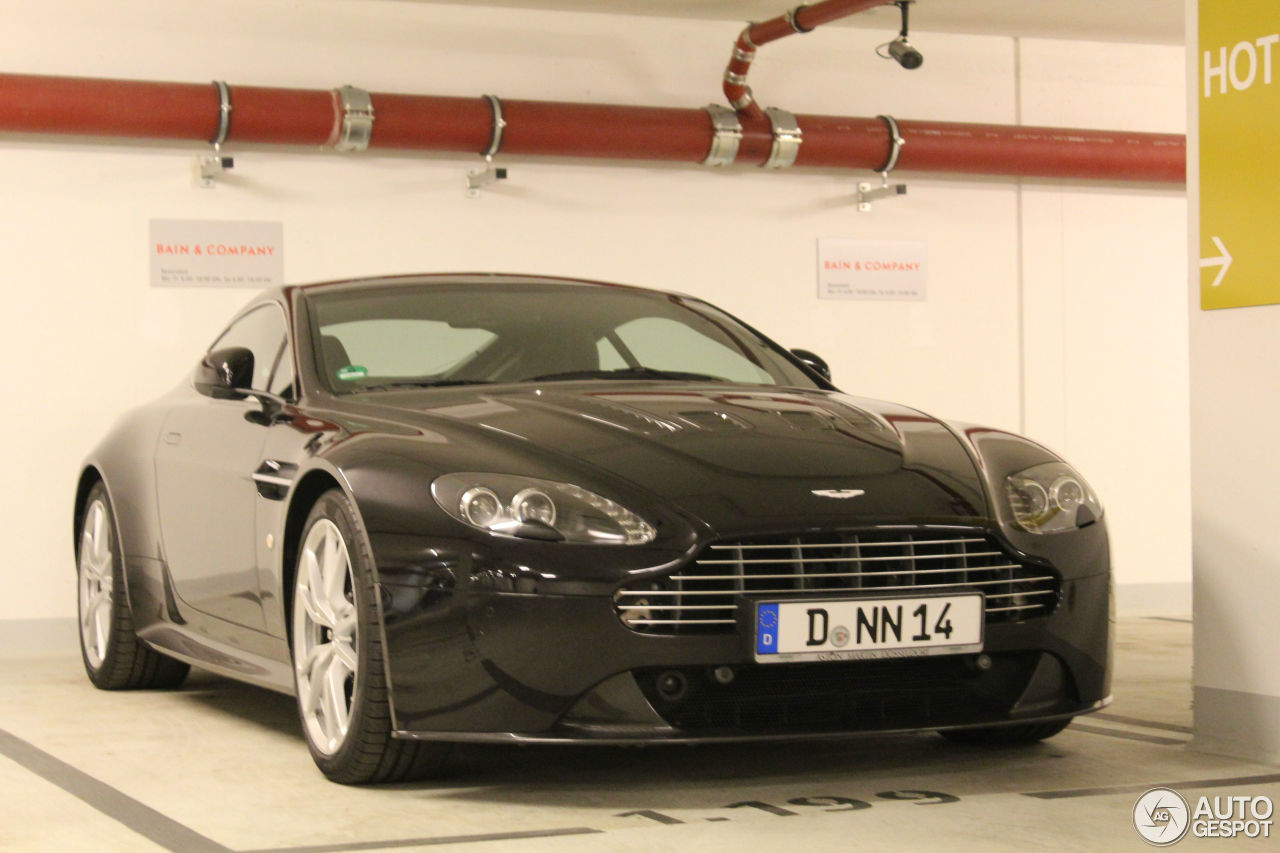 Aston Martin V12 Vantage