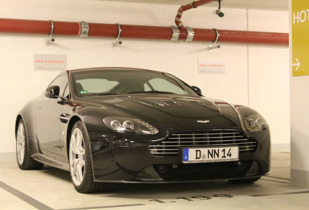 Aston Martin V12 Vantage