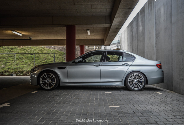 BMW M5 F10 2011