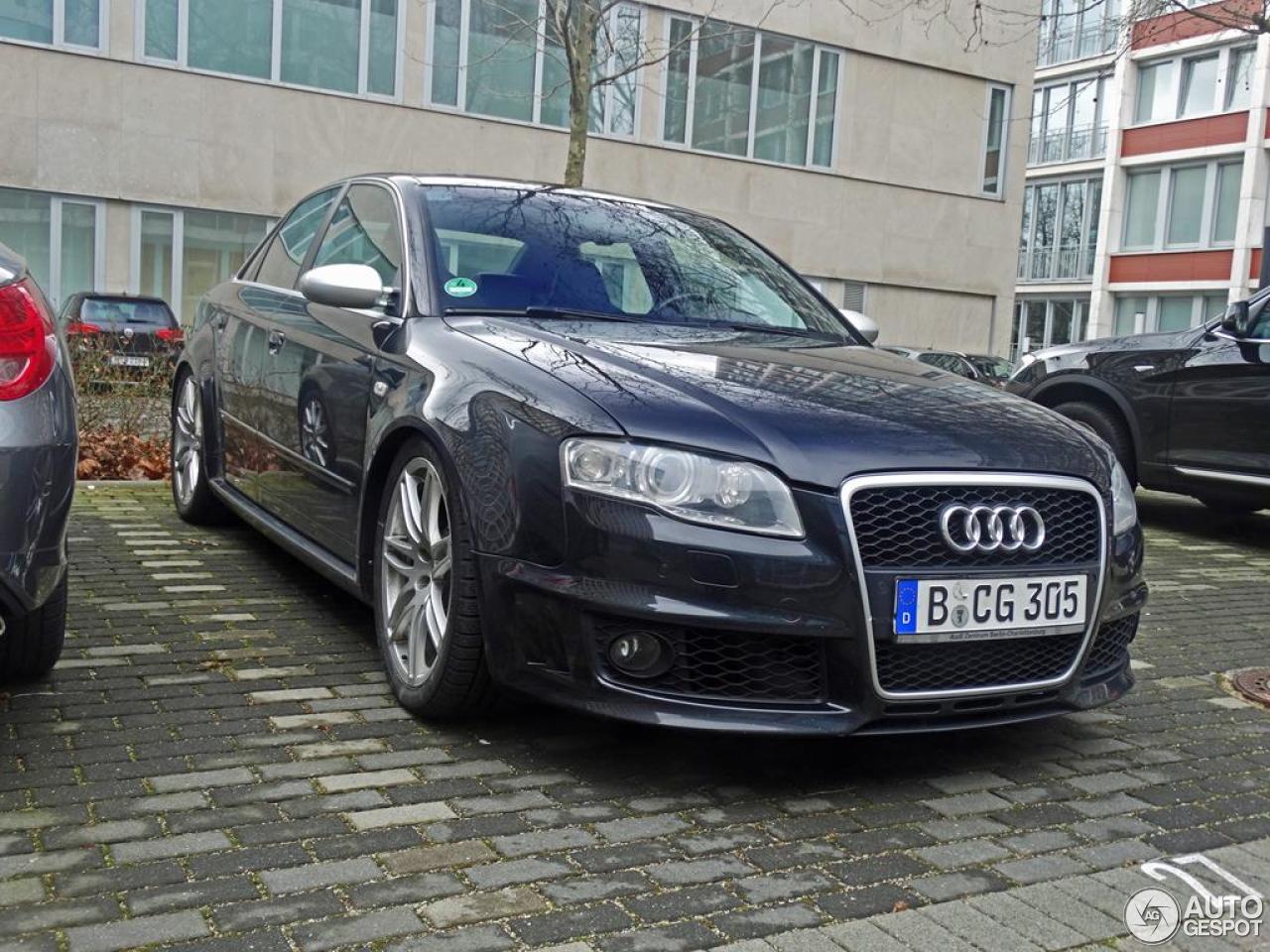 Audi RS4 Sedan