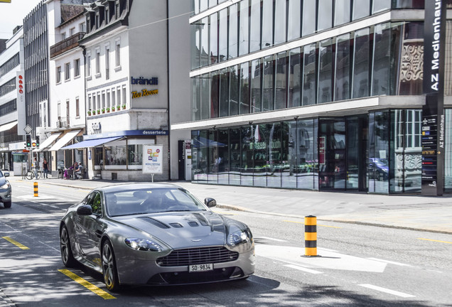 Aston Martin V12 Vantage