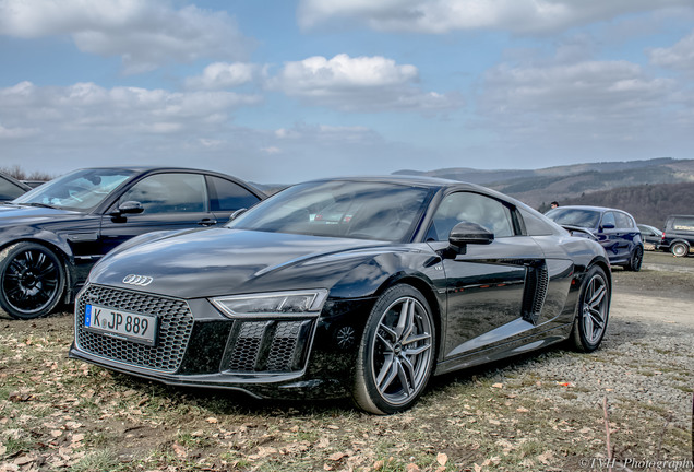 Audi R8 V10 Plus 2015