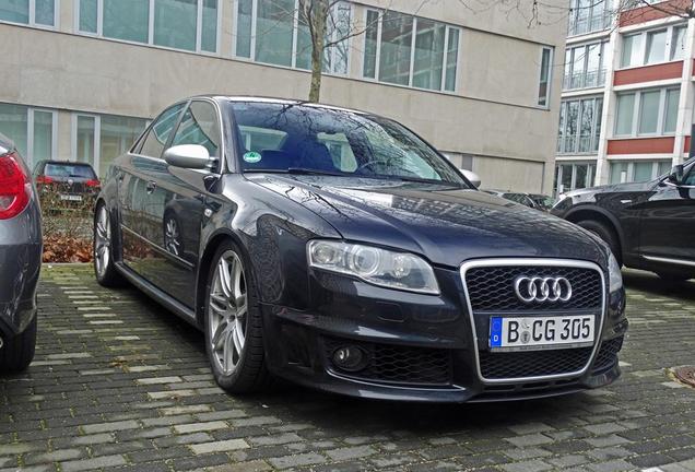 Audi RS4 Sedan