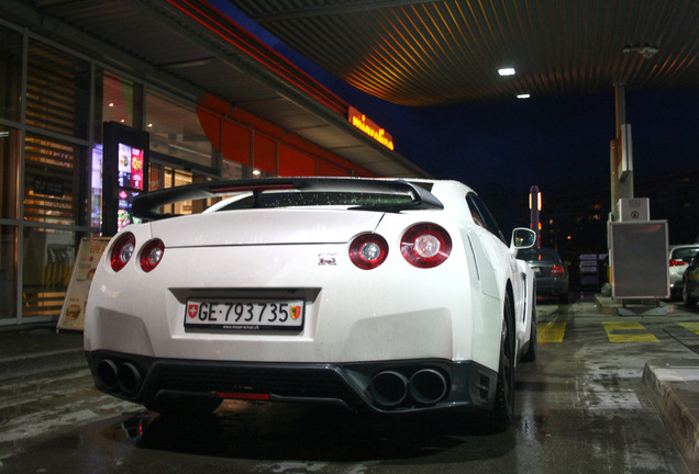 Nissan GT-R 2015