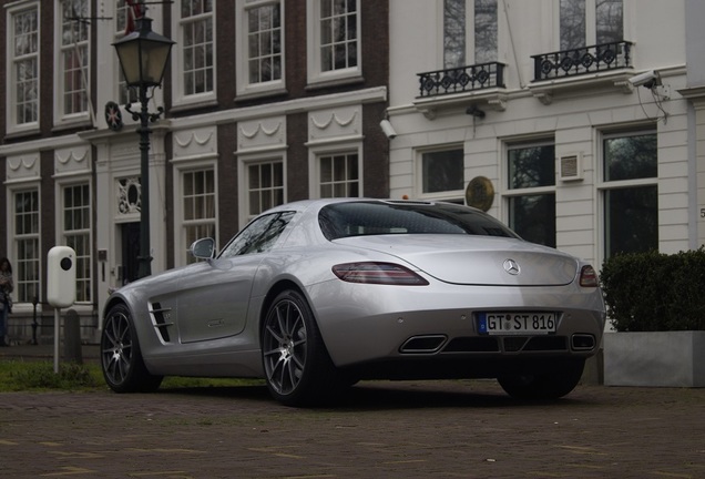 Mercedes-Benz SLS AMG