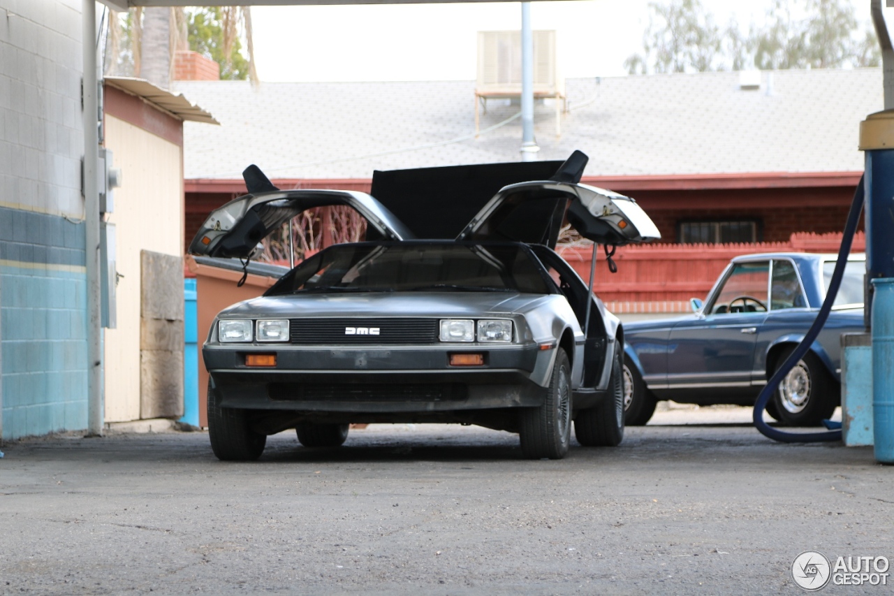 DeLorean DMC-12