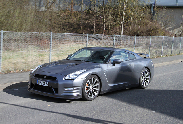 Nissan GT-R 2015