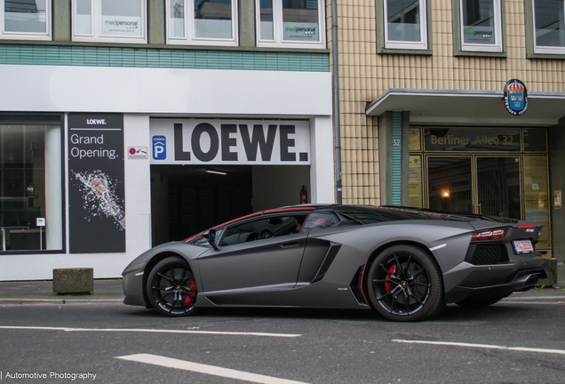 Lamborghini Aventador LP700-4 Roadster Pirelli Edition