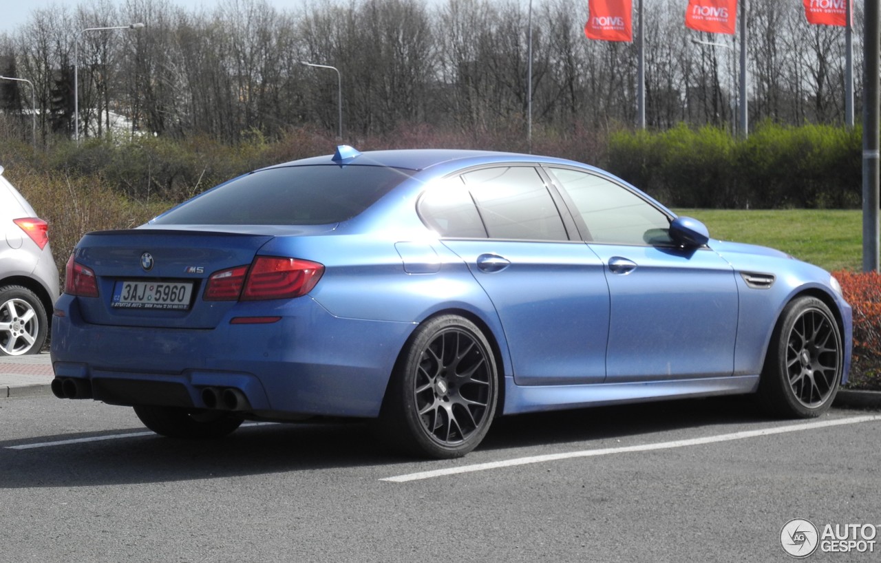 BMW M5 F10 2011