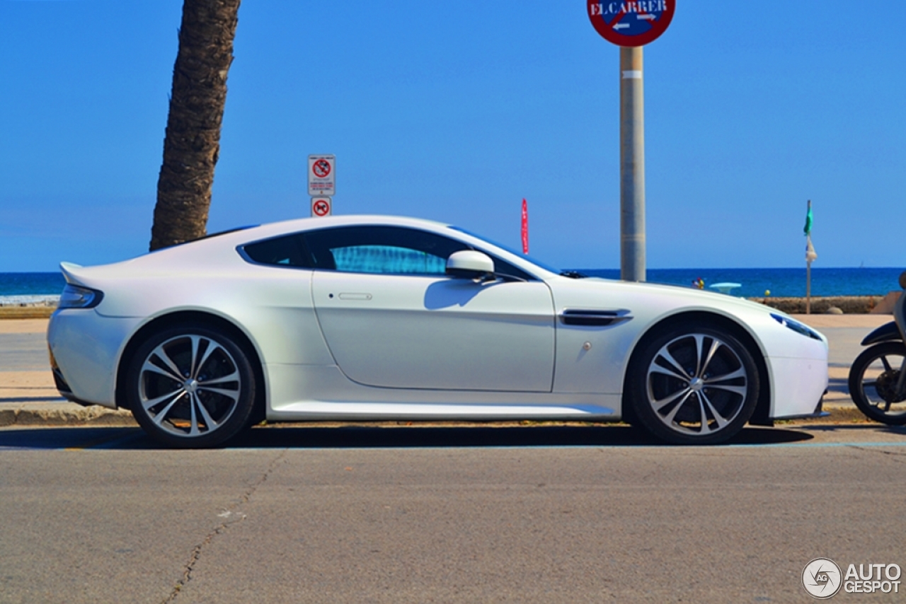 Aston Martin V12 Vantage